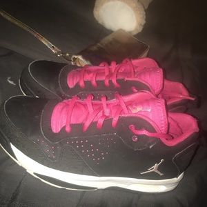 Old school Jordan’s !! GOOD CONDITION